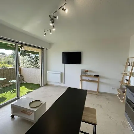 Appartement Studio Avec Grande Terrasse Antibes