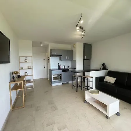 Appartement Studio Avec Grande Terrasse
